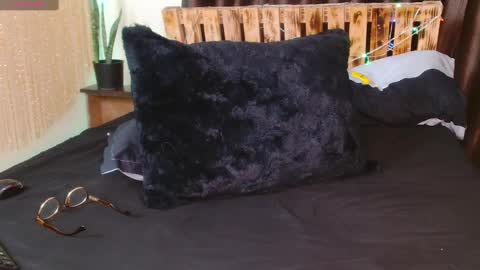 nicky online show from January 22, 11:45 am