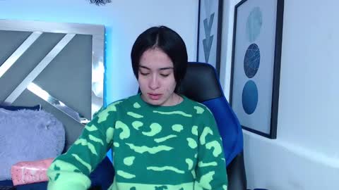 Snapshot of zaradames_ chatting on December 30, 12:43 am zaradames_ online show from December 30, 12:43 am