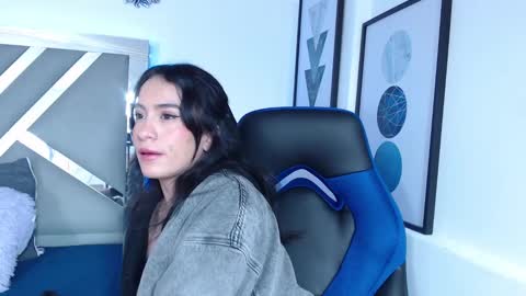 Snapshot of zaradames_ chatting on December 25, 5:16 am zaradames_ online show from December 25, 5:16 am