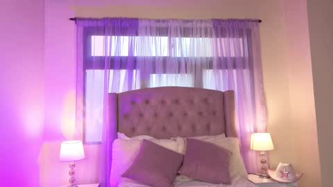 ZaraQuiinn online show from November 20, 6:31 pm