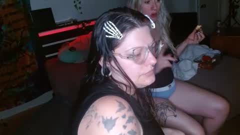 zawmbiemoonz online show from April 9, 6:19 am