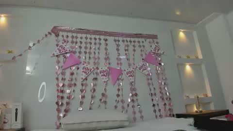 Zenda Evans online show from February 11, 4:36 am