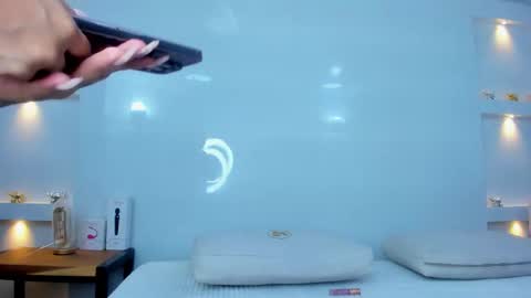 Zenda Evans online show from December 22, 4:48 am