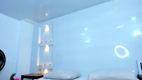 Zenda Evans online show from October 27, 3:57 am