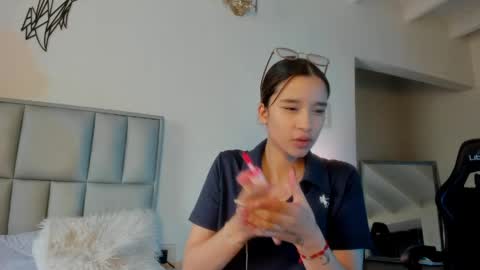 zoe_dear online show from April 16, 8:19 pm