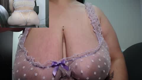 Snapshot of zoe_hotxxx chatting on October 15, 12:35 am zoe hotxxx online show from October 15, 12:35 am