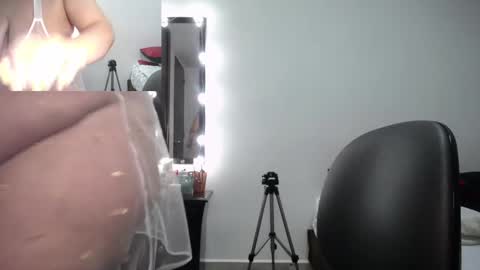 Snapshot of zoe_hotxxx chatting on February 24, 12:16 am zoe hotxxx online show from February 24, 12:16 am