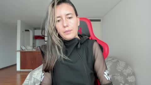 ZOE online show from March 29, 9:47 pm