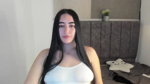 zoe_jones7 online show from November 26, 7:09 am