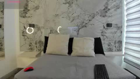 Zoe online show from March 12, 12:30 pm