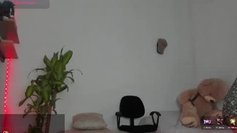 zoe_maddison19 online show from November 3, 9:08 pm