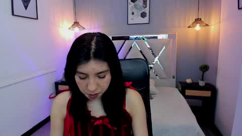 zoe_moreau online show from April 11, 7:17 pm