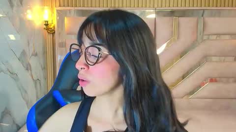 Snapshot of zoe_r_ chatting on October 1, 3:44 am Zoe online show from October 1, 3:44 am