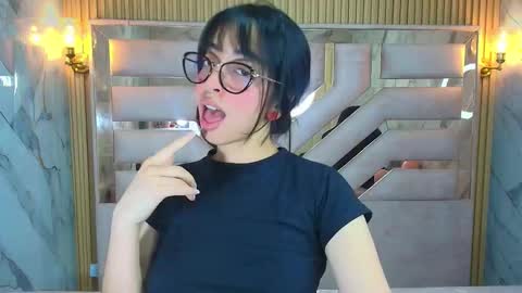 Snapshot of zoe_r_ chatting on October 5, 4:17 am Zoe online show from October 5, 4:17 am