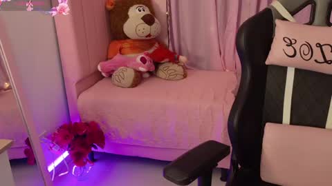 zoe_sullivan_ online show from May 29, 9:18 am