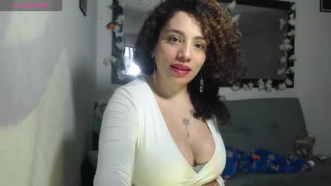 Snapshot of zoe_tai chatting on October 19, 1:35 pm zoe tai online show from October 19, 1:35 pm