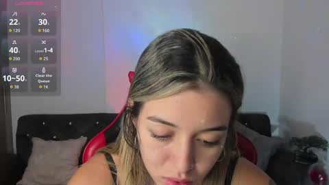 Snapshot of zoee_jackson chatting on October 13, 3:31 am zoee jackson online show from October 13, 3:31 am