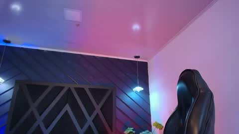 Zoe 3 online show from April 10, 6:14 pm