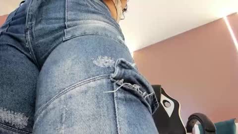 zoee_zi online show from March 30, 2:16 pm