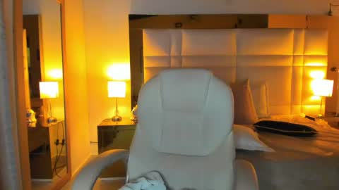 zoei_moon online show from April 21, 1:42 am