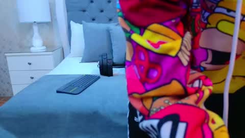 Zoe Krug online show from November 4, 12:21 pm