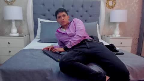 Zoe Krug online show from September 16, 12:02 pm