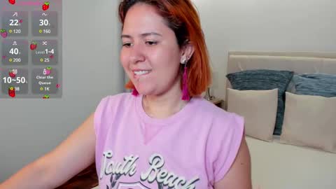 Snapshot of zoes_mile chatting on February 11, 11:20 am Zoes online show from February 11, 11:20 am
