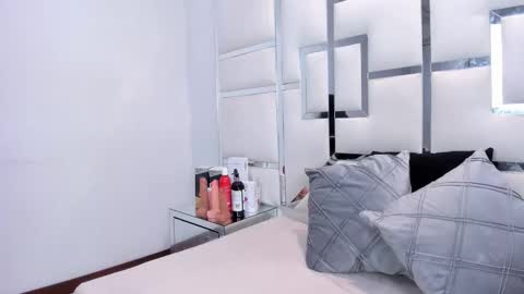 ZoeSwam online show from February 2, 2:05 pm