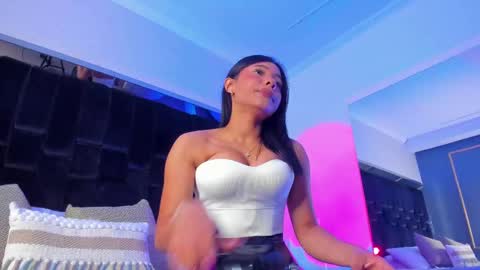 zoevidal_ online show from March 2, 12:03 pm