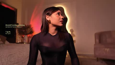 zoevidal_ online show from December 4, 11:56 am