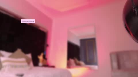 zoevidal_ online show from September 16, 12:46 pm