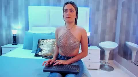 ZoeWilliis online show from October 15, 12:52 pm