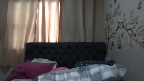 zoey_foryou online show from December 19, 2:23 am