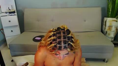 Snapshot of zoey_fox_ chatting on October 7, 3:00 am zoey fox online show from October 7, 3:00 am