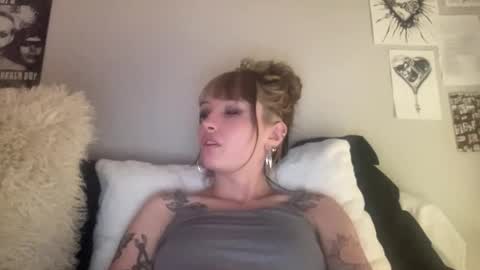 zoeyyb666 online show from February 7, 7:45 am