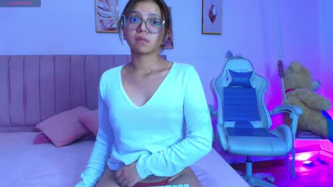 Zoe online show from March 9, 12:30 pm