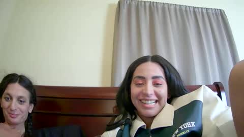 zully_333 online show from January 12, 9:36 am