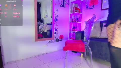 zully_jones online show from November 12, 5:38 am