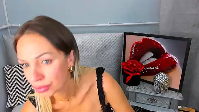 PamelaFlowers online show from September 11, 8:20 pm