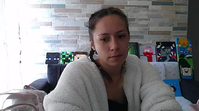 Snapshot of MommyMiaWs chatting on October 5, 5:29 pm MommyMiaWs online show from October 5, 5:29 pm