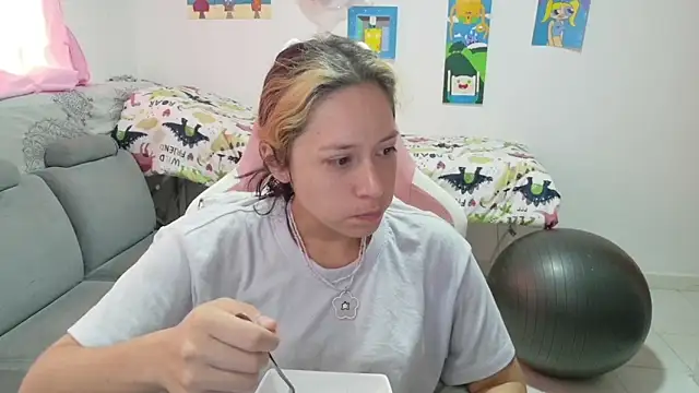 MommyMiaWs online show from April 20, 1:14 pm