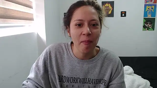 Snapshot of MommyMiaWs chatting on October 12, 1:57 pm MommyMiaWs online show from October 12, 1:57 pm