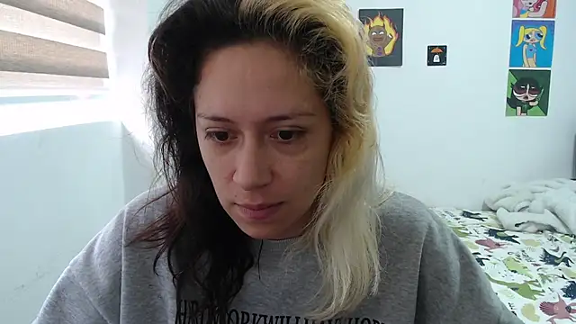 Snapshot of MommyMiaWs chatting on October 13, 1:58 pm MommyMiaWs online show from October 13, 1:58 pm