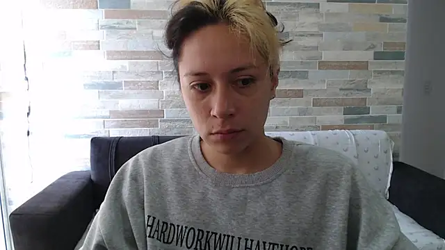 Snapshot of MommyMiaWs chatting on September 26, 3:31 pm MommyMiaWs online show from September 26, 3:31 pm