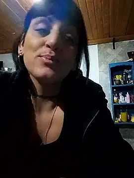 estefyzapata online show from April 30, 12:05 am