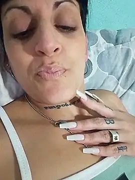 estefyzapata online show from March 12, 7:05 pm