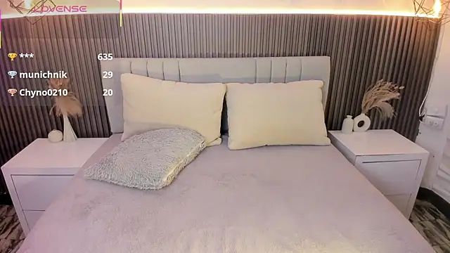 SHANONCLARK online show from October 21, 7:40 pm