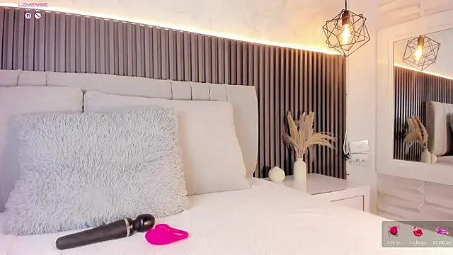 SHANONCLARK online show from November 5, 7:30 pm