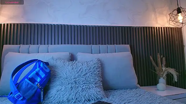 SHANONCLARK online show from March 9, 7:06 pm