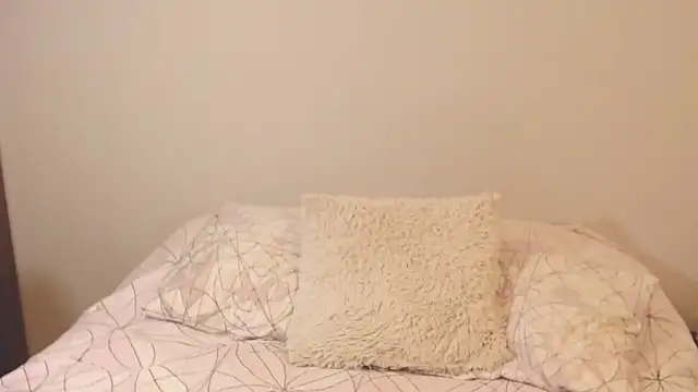 Snapshot of alice_middlee chatting on September 19, 1:32 pm alice middlee online show from September 19, 1:32 pm